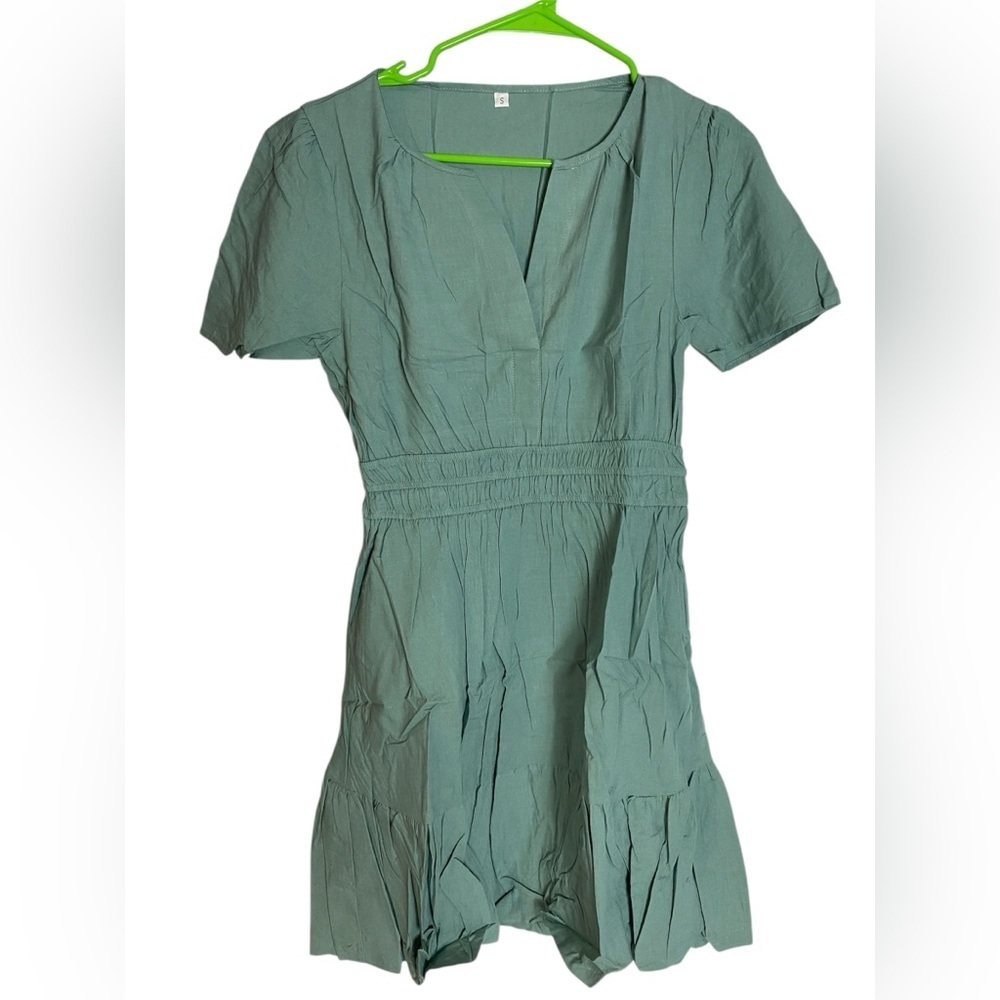 Chic Green Mini Dress with Flattering Fit - Picture 1 of 3